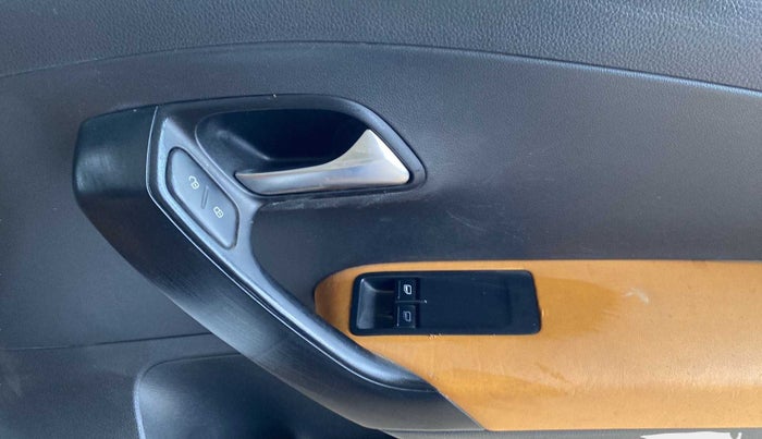 2021 Volkswagen Polo TRENDLINE 1.0L, Petrol, Manual, 20,595 km, Driver Side Door Panels Control