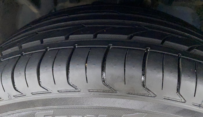 2017 Ford Ecosport TITANIUM+ 1.5L DIESEL, Diesel, Manual, 91,283 km, Left Front Tyre Tread