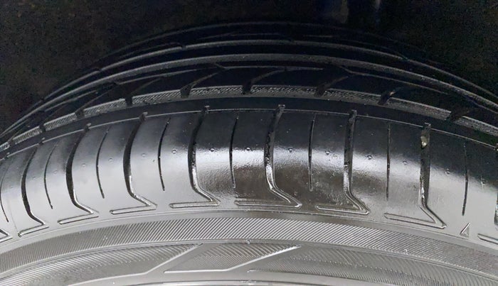 2017 Ford Ecosport TITANIUM+ 1.5L DIESEL, Diesel, Manual, 91,283 km, Left Rear Tyre Tread