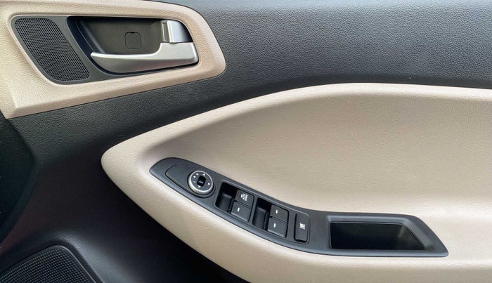 2020 Hyundai Elite i20 MAGNA PLUS 1.2, Petrol, Manual, 16,973 km, Driver Side Door Panels Control