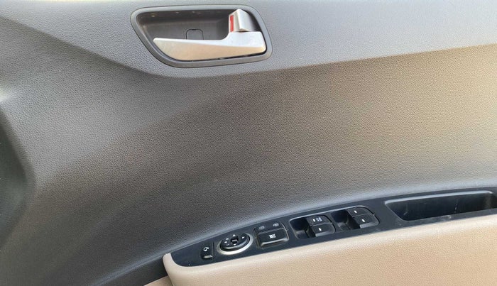 2018 Hyundai Xcent SX 1.2, CNG, Manual, 67,871 km, Driver Side Door Panels Control