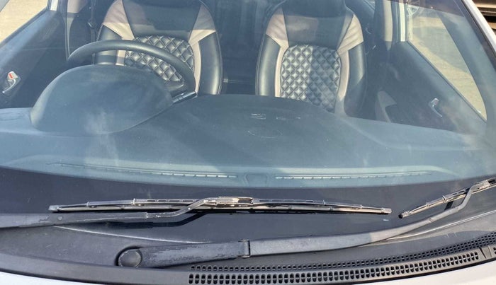 2018 Hyundai Xcent SX 1.2, CNG, Manual, 67,871 km, Front windshield - Minor spot on windshield