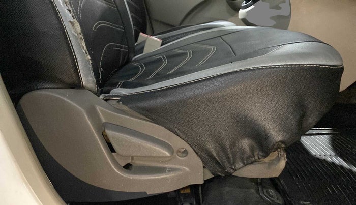 2017 Datsun Go T, CNG, Manual, 1,16,397 km, Driver Side Adjustment Panel
