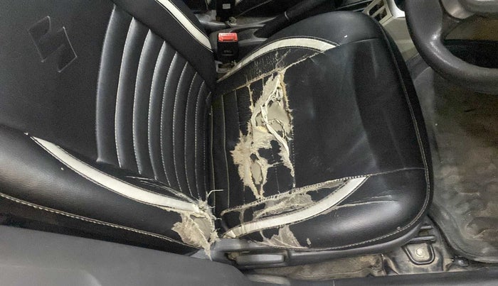 2019 Maruti Alto K10 VXI, CNG, Manual, 95,350 km, Driver seat - Cover slightly torn