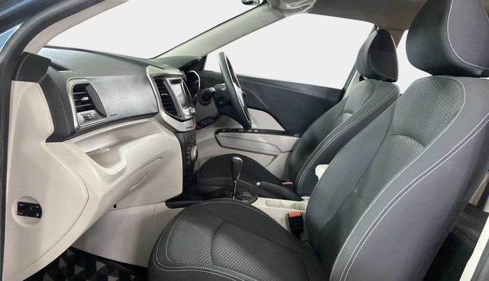 2020 Mahindra XUV 3OO W6 1.5 DIESEL AMT, Diesel, Automatic, 14,394 km, Right Side Front Door Cabin