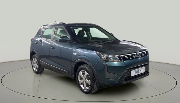 2020 Mahindra XUV 3OO W6 1.5 DIESEL AMT, Diesel, Automatic, 14,394 km, Right Front Diagonal