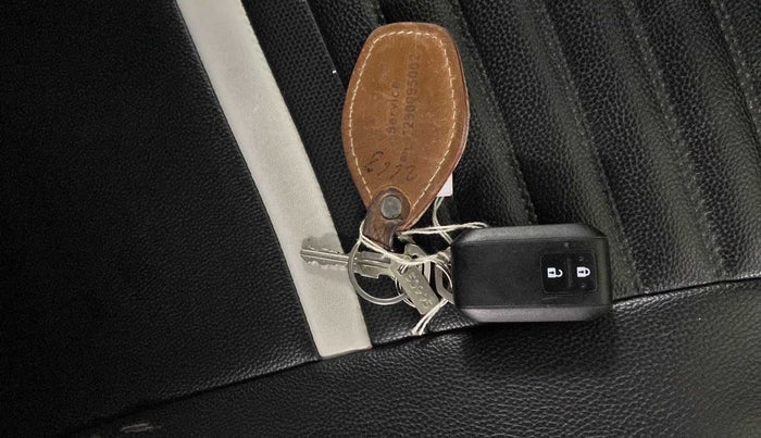 2021 Toyota Glanza G, Petrol, Manual, 25,009 km, Key Close Up