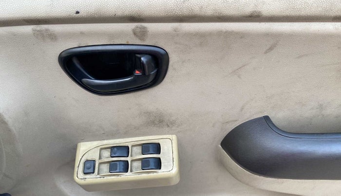 2015 Hyundai i10 ERA 1.1, Petrol, Manual, 86,063 km, Right front window switch / handle - Power window makes minor noise