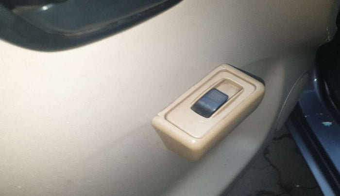 2015 Hyundai i10 ERA 1.1, Petrol, Manual, 86,063 km, Left front window switch / handle - Power window makes minor noise