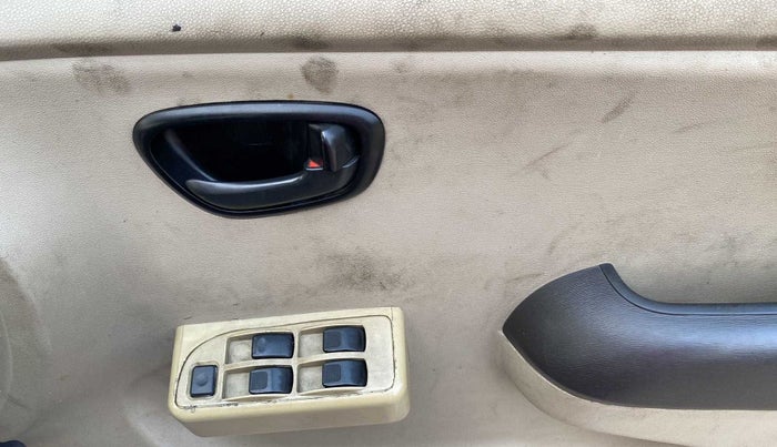 2015 Hyundai i10 ERA 1.1, Petrol, Manual, 86,372 km, Driver Side Door Panels Control
