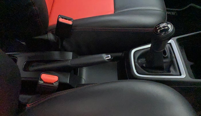 2022 Maruti Swift VXI, Petrol, Manual, 19,319 km, Gear Lever