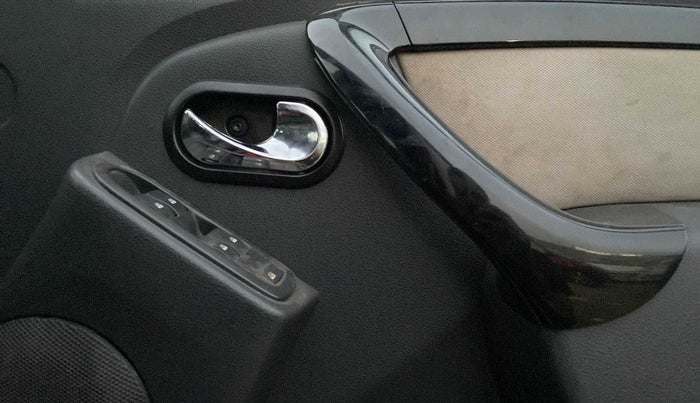 2014 Renault Duster 110 PS RXZ DIESEL, Diesel, Manual, 92,729 km, Driver Side Door Panels Control