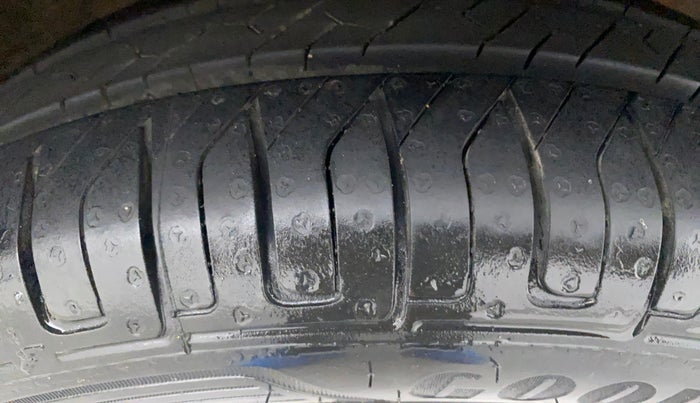 2010 Maruti Zen Estilo LXI, Petrol, Manual, 34,591 km, Right Front Tyre Tread