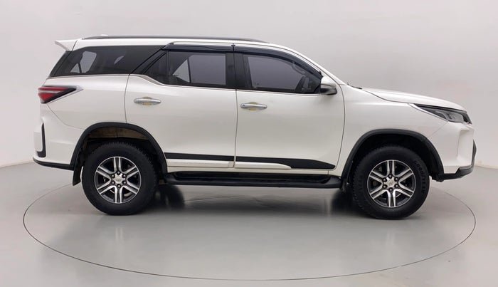 2016 Toyota Fortuner 2.8 4X2 AT, Diesel, Automatic, 1,28,617 km, Right Side View