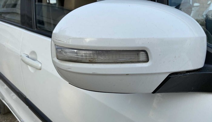 2013 Maruti Ertiga VDI, Diesel, Manual, 93,721 km, Right rear-view mirror - Indicator light not working