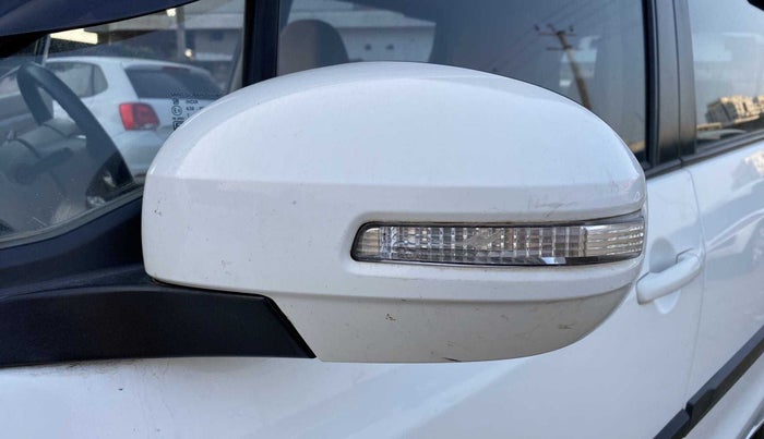 2013 Maruti Ertiga VDI, Diesel, Manual, 93,721 km, Left rear-view mirror - Indicator light has minor damage