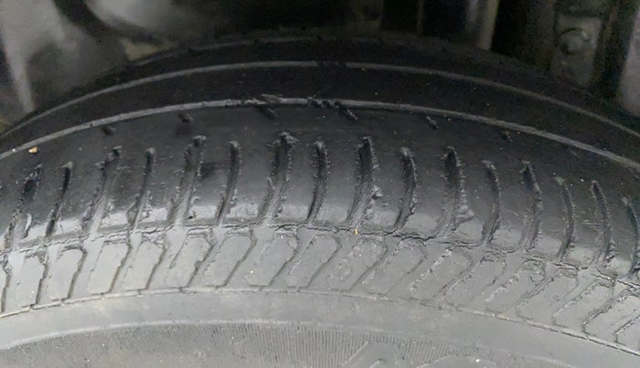 2016 Maruti Swift Dzire VXI, Petrol, Manual, 88,886 km, Left Rear Tyre Tread
