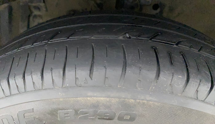 2016 Maruti Swift Dzire VXI, Petrol, Manual, 88,886 km, Left Front Tyre Tread