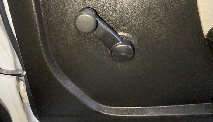 2019 Maruti Alto LXI, Petrol, Manual, 36,901 km, Right rear window switch / handle - Minor damage