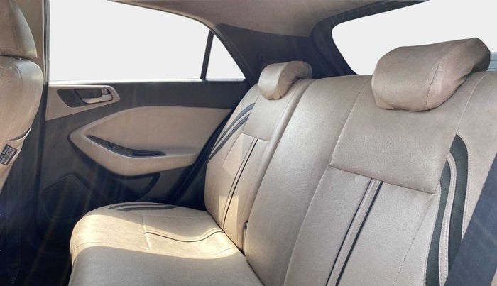 2016 Hyundai Elite i20 ASTA 1.2 (O), CNG, Manual, 1,00,785 km, Right Side Rear Door Cabin