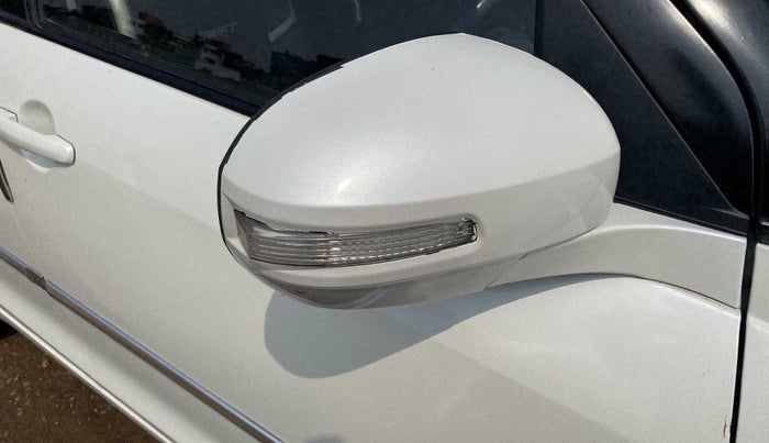 2017 Maruti Swift VDI, Diesel, Manual, 88,657 km, Right rear-view mirror - Minor folding noise