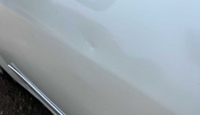 2017 Maruti Swift VDI, Diesel, Manual, 88,657 km, Front passenger door - Slightly dented