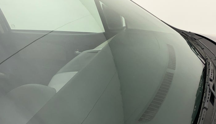2013 Maruti Wagon R 1.0 VXI, Petrol, Manual, 1,12,582 km, Front windshield - Minor spot on windshield