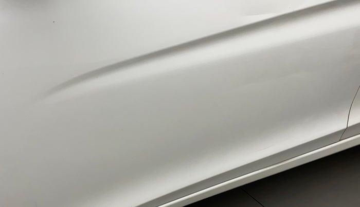 2017 Honda City 1.5L I-VTEC V MT, Petrol, Manual, 1,15,587 km, Front passenger door - Minor scratches