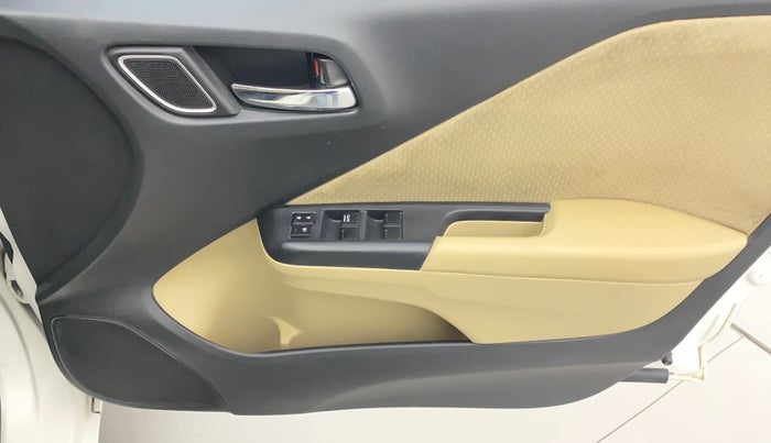 2017 Honda City 1.5L I-VTEC V MT, Petrol, Manual, 1,15,587 km, Driver Side Door Panels Control