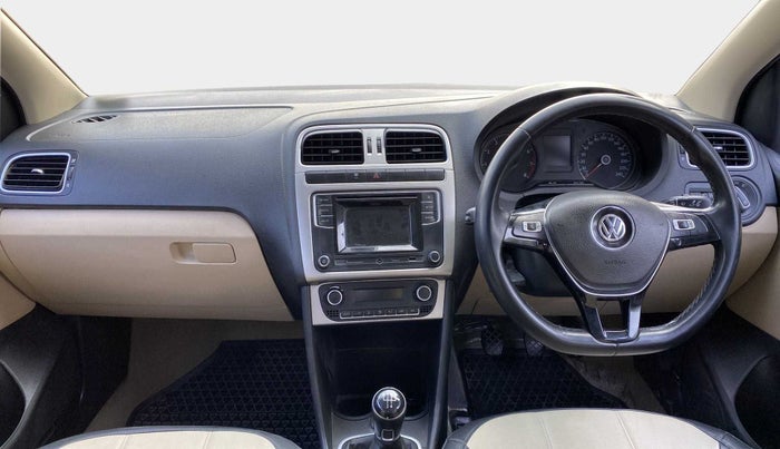 2016 Volkswagen Ameo HIGHLINE1.2L, Petrol, Manual, 92,128 km, Dashboard