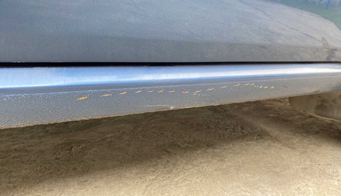 2016 Volkswagen Ameo HIGHLINE1.2L, Petrol, Manual, 92,128 km, Right running board - Minor scratches