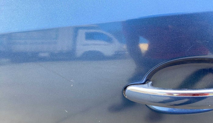 2016 Volkswagen Ameo HIGHLINE1.2L, Petrol, Manual, 92,128 km, Front passenger door - Slightly dented