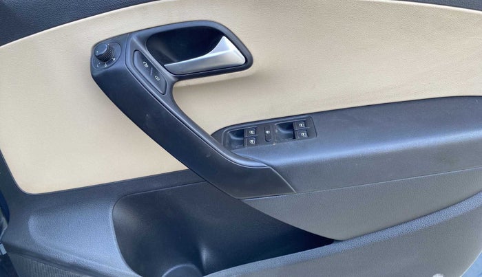 2016 Volkswagen Ameo HIGHLINE1.2L, Petrol, Manual, 92,128 km, Driver Side Door Panels Control