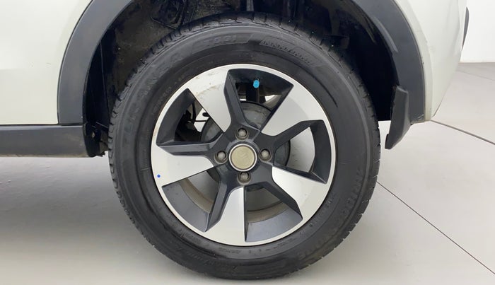 2018 Tata NEXON XZ PLUS DIESEL DUAL TONE, Diesel, Manual, 1,24,653 km, Left Rear Wheel