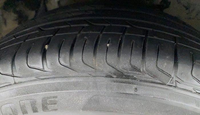 2018 Tata NEXON XZ PLUS DIESEL DUAL TONE, Diesel, Manual, 1,24,653 km, Right Front Tyre Tread