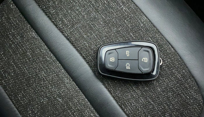 2018 Tata NEXON XZ PLUS DIESEL DUAL TONE, Diesel, Manual, 1,24,653 km, Lock system - Central lock not working