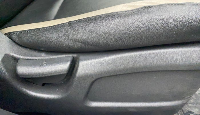 2017 Hyundai Elite i20 MAGNA 1.2, Petrol, Manual, 80,609 km, Driver Side Adjustment Panel