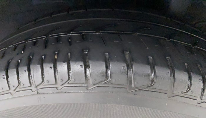 2017 Hyundai Elite i20 MAGNA 1.2, Petrol, Manual, 80,609 km, Left Rear Tyre Tread