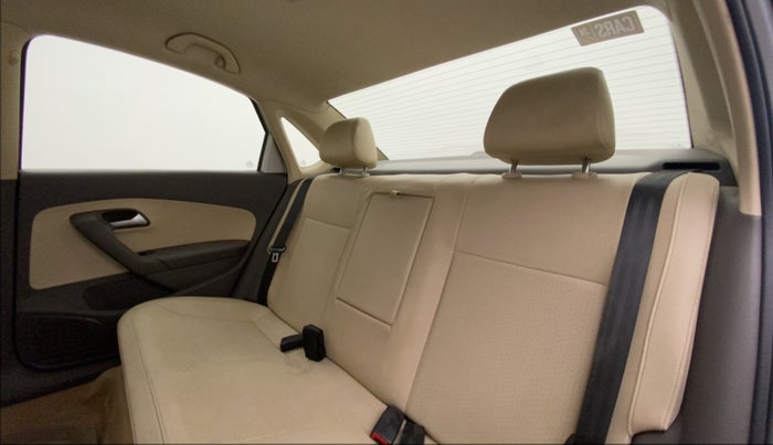 2015 Volkswagen Vento HIGHLINE 1.5 AT, Diesel, Automatic, 95,476 km, Right Side Rear Door Cabin