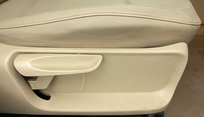 2015 Volkswagen Vento HIGHLINE 1.5 AT, Diesel, Automatic, 95,476 km, Driver Side Adjustment Panel