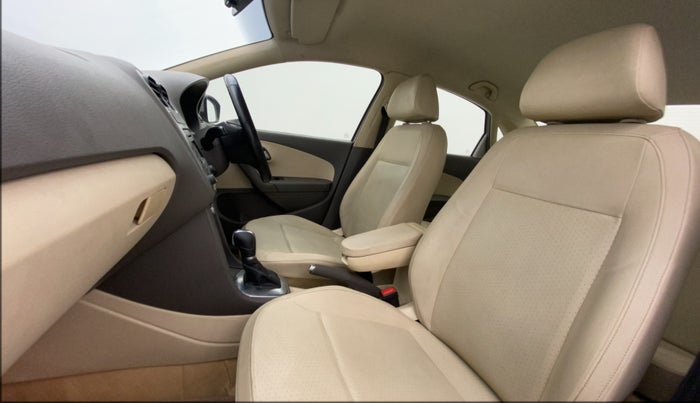 2015 Volkswagen Vento HIGHLINE 1.5 AT, Diesel, Automatic, 95,476 km, Right Side Front Door Cabin