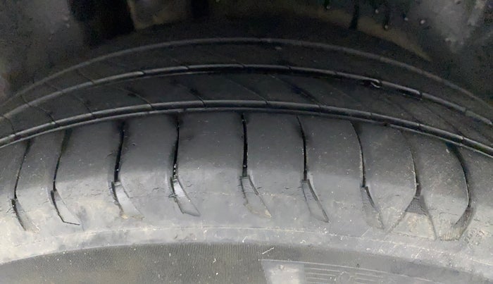 2015 Volkswagen Vento HIGHLINE 1.5 AT, Diesel, Automatic, 95,476 km, Right Rear Tyre Tread