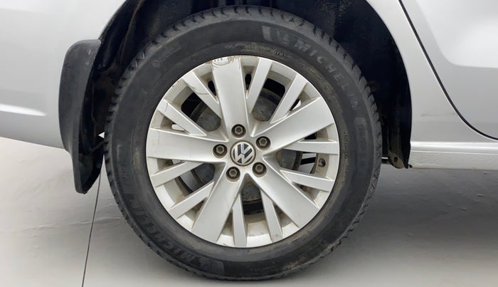 2015 Volkswagen Vento HIGHLINE 1.5 AT, Diesel, Automatic, 95,476 km, Right Rear Wheel