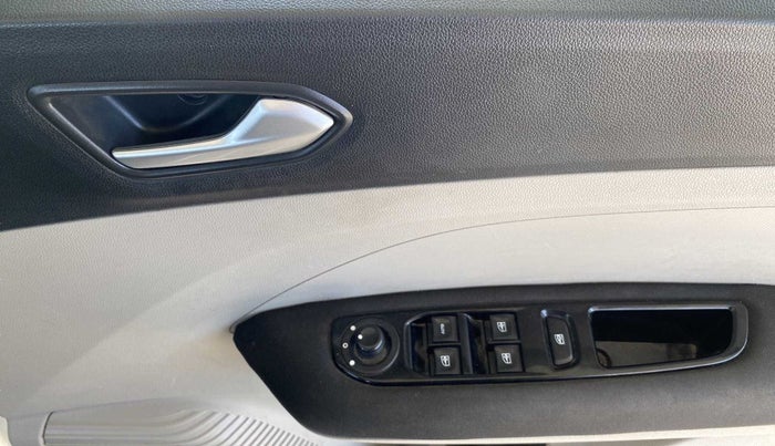 2019 Renault TRIBER RXZ, Petrol, Manual, 39,623 km, Driver Side Door Panels Control