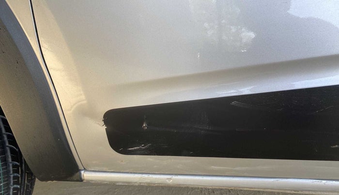 2019 Renault TRIBER RXZ, Petrol, Manual, 39,570 km, Front passenger door - Slightly dented