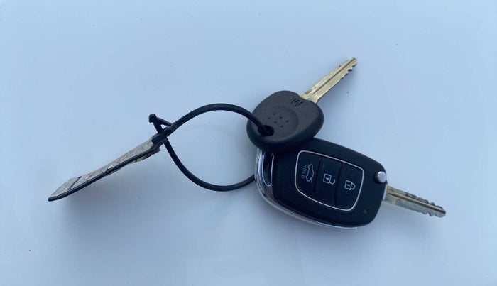 2019 Hyundai Xcent SX 1.2, Petrol, Manual, 39,841 km, Key Close Up