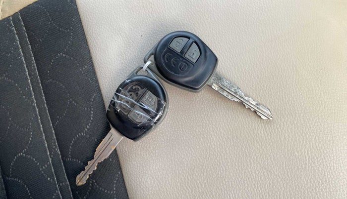 2015 Maruti Ciaz VXI+, Petrol, Manual, 91,188 km, Lock system - Central lock not working