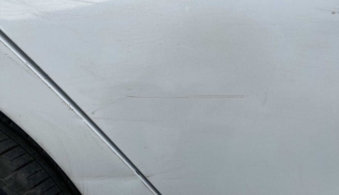 2015 Maruti Ciaz VXI+, Petrol, Manual, 91,188 km, Right rear door - Minor scratches