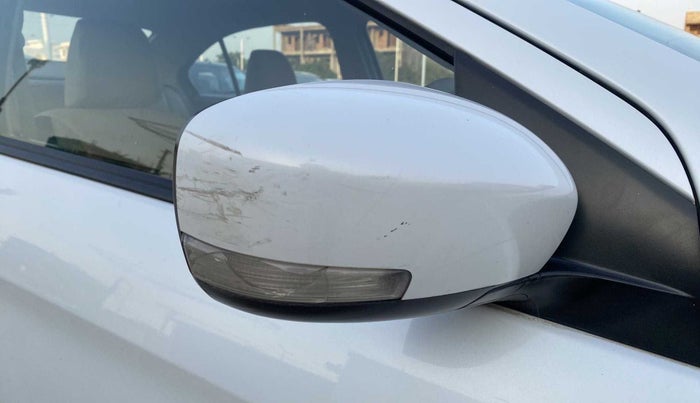 2015 Maruti Ciaz VXI+, Petrol, Manual, 91,188 km, Right rear-view mirror - Indicator light has minor damage