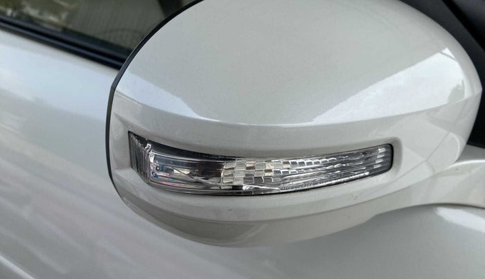 2015 Maruti Swift Dzire VDI ABS, Diesel, Manual, 54,780 km, Right rear-view mirror - Indicator light has minor damage
